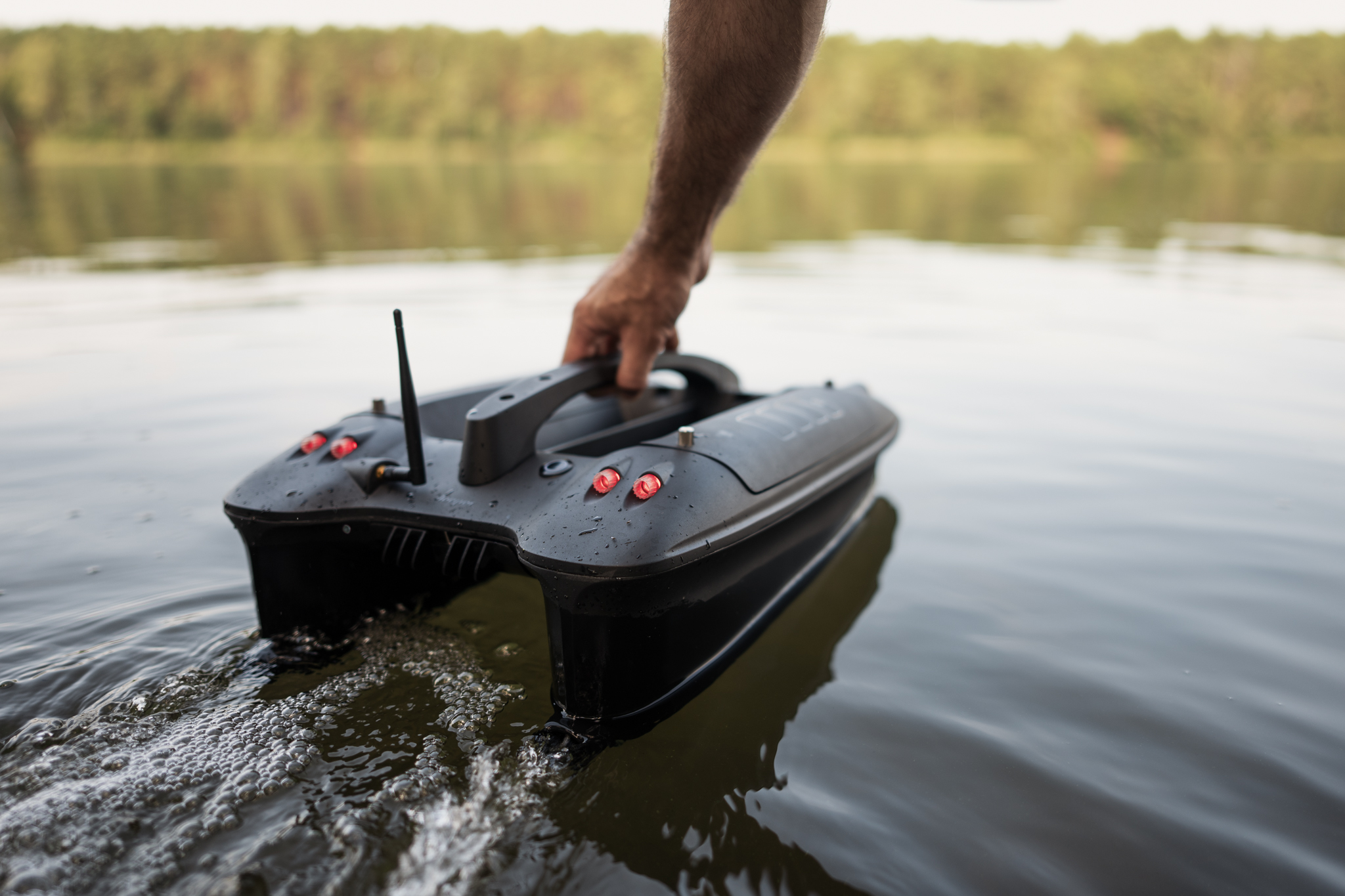 Deeper Quest Bait Boat (Fish Finder + GPS + Autopilot)