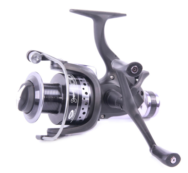 Complete Daiwa Black Widow Carp Set with rods, reels and accessories! - NGT Dynamic Deluxe Carp Runner Reel with 10 ball bearings