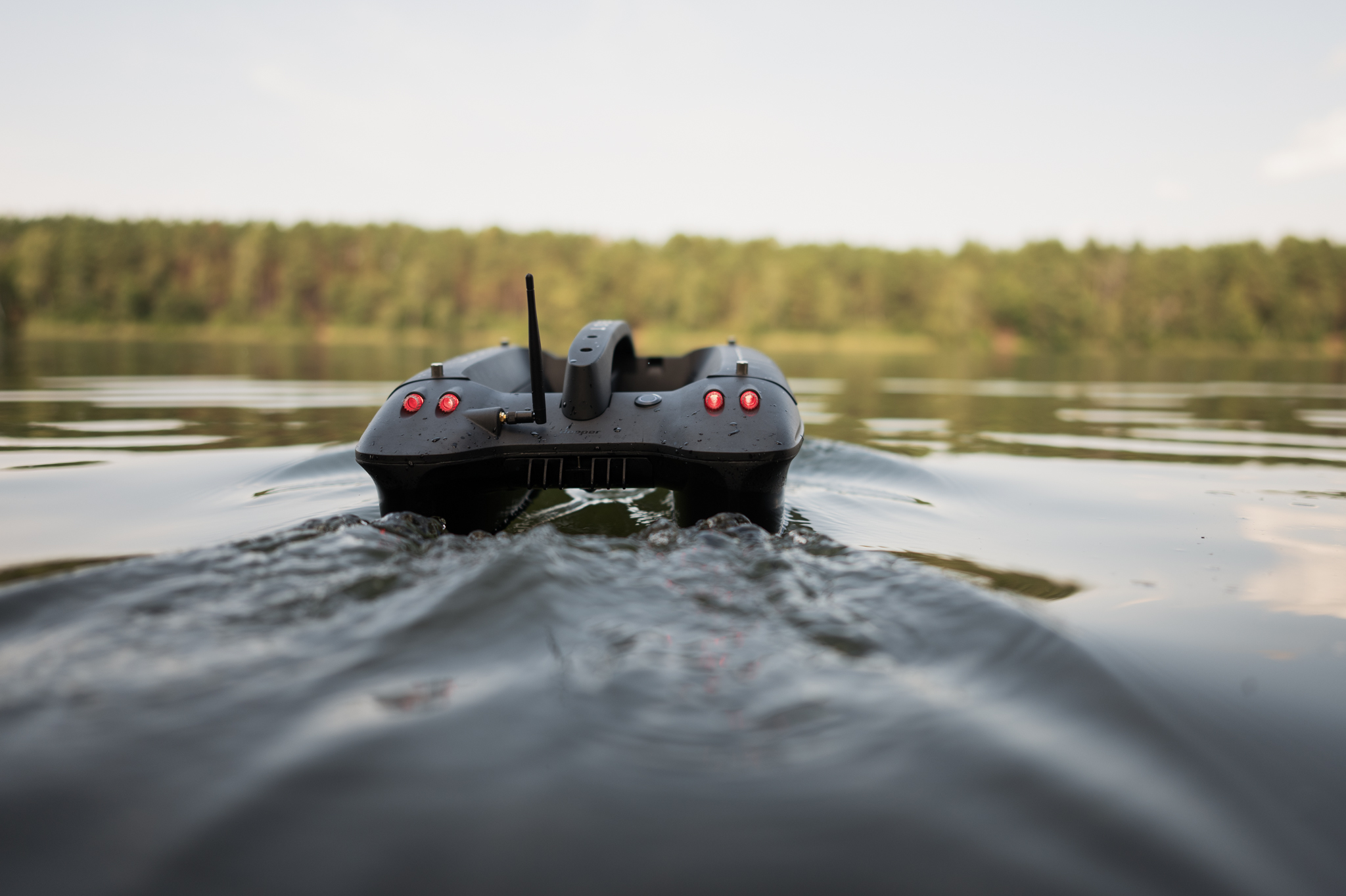 Deeper Quest Bait Boat (Fish Finder + GPS + Autopilot)